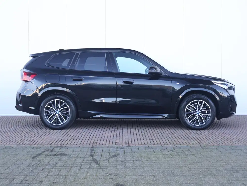 BMW iX1 xDrive30 67 kWh uit 2025, foto 3