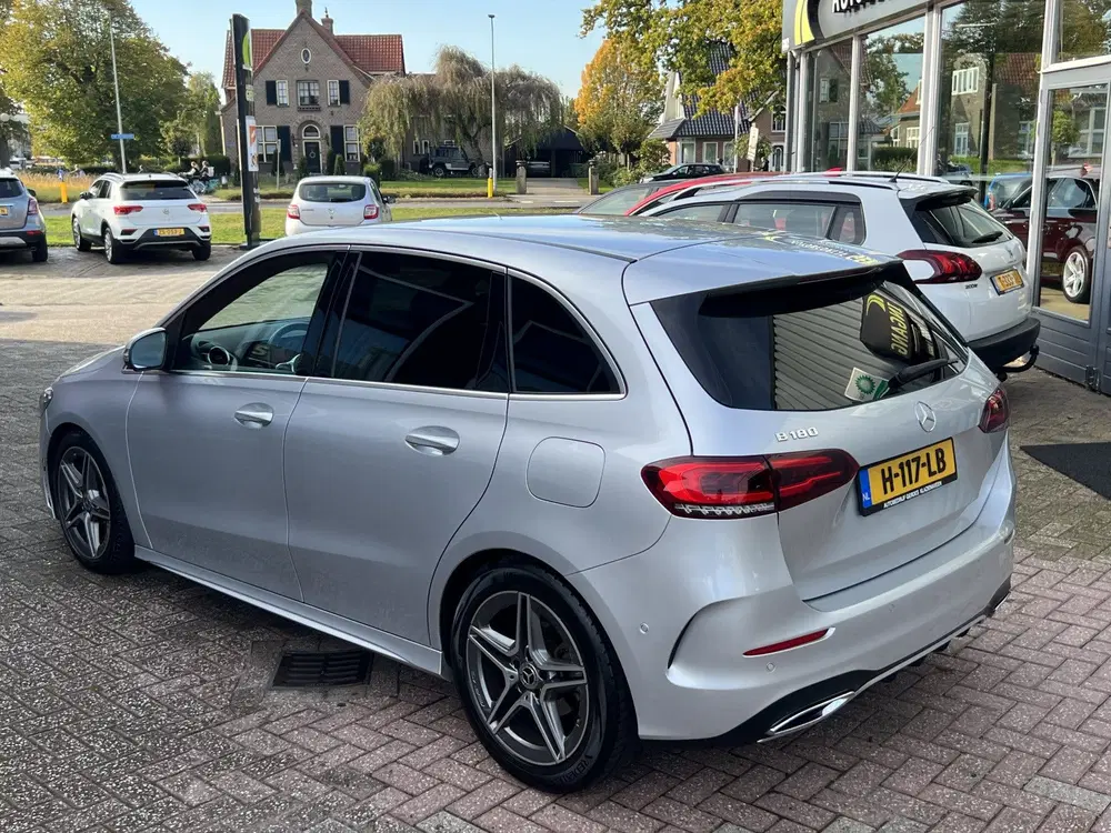 Mercedes-Benz B-Klasse 180 Business Solution AMG uit 2020, foto 13