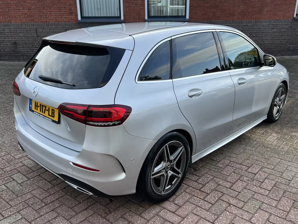 Mercedes-Benz B-Klasse 180 Business Solution AMG uit 2020, foto 14