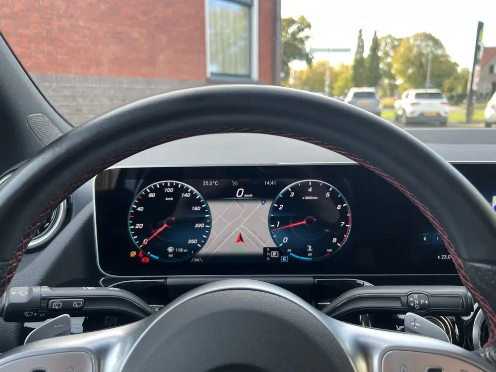 Mercedes-Benz B-Klasse 180 Business Solution AMG uit 2020, foto 16