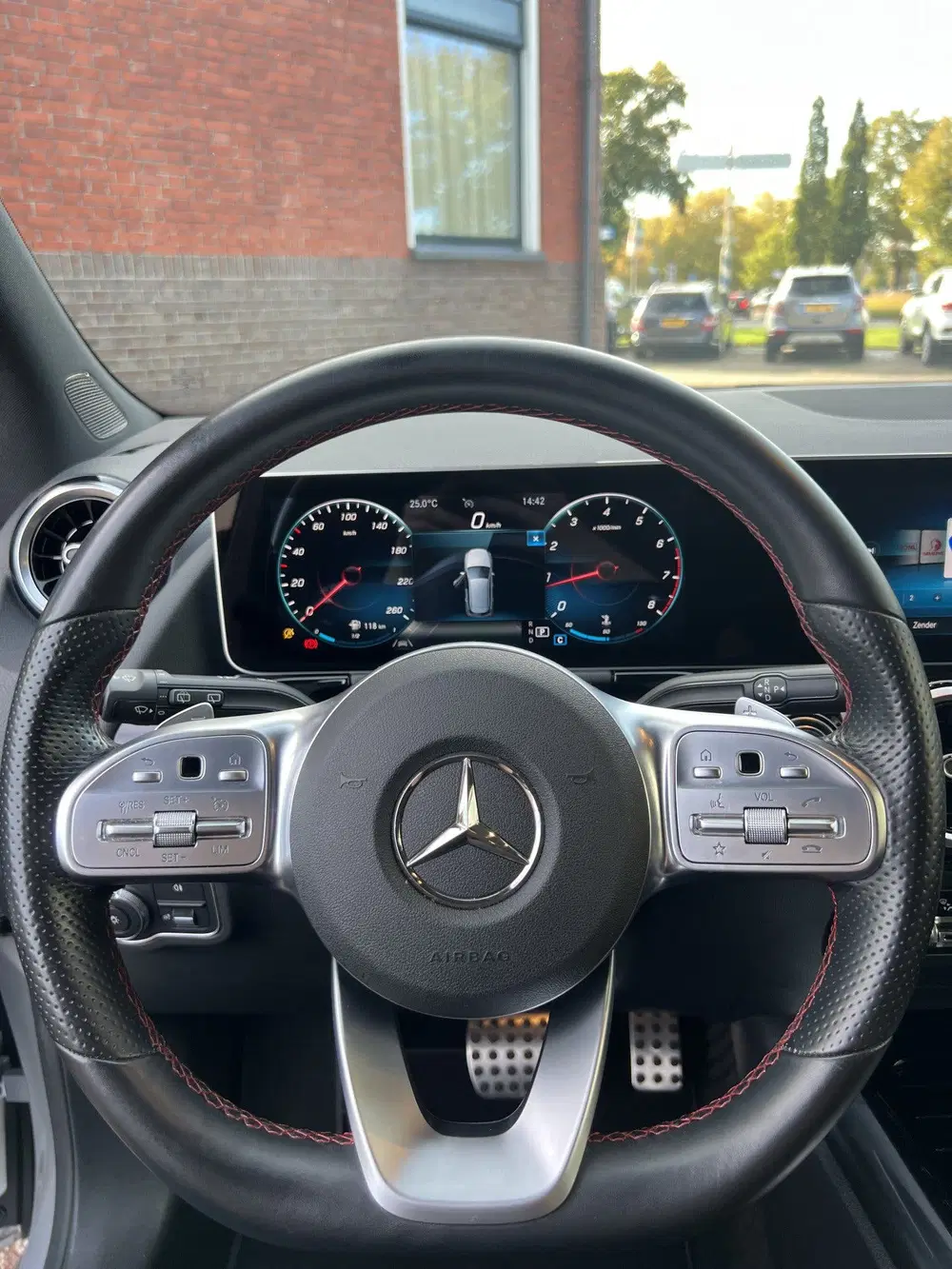 Mercedes-Benz B-Klasse 180 Business Solution AMG uit 2020, foto 17