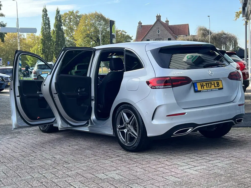 Mercedes-Benz B-Klasse 180 Business Solution AMG uit 2020, foto 4