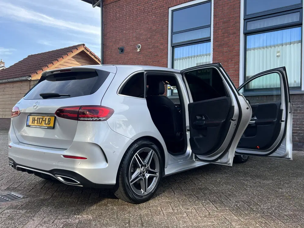 Mercedes-Benz B-Klasse 180 Business Solution AMG uit 2020, foto 7