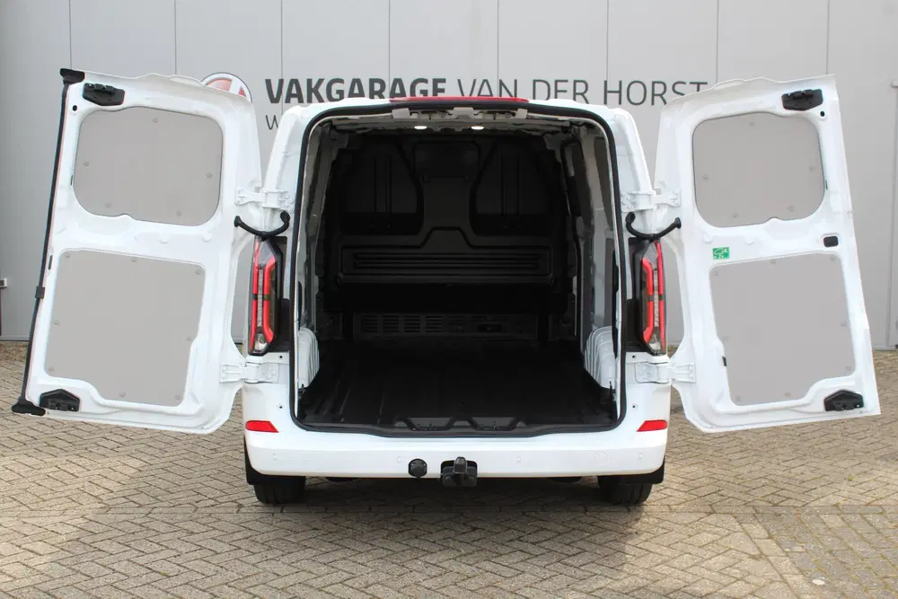Ford Transit Custom 320 L2H1 Limited 65 kWh 218 uit 2026, foto 10
