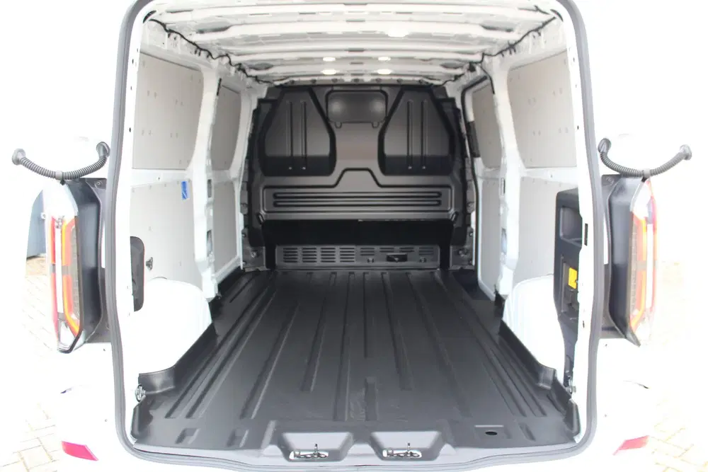 Ford Transit Custom 320 L2H1 Limited 65 kWh 218 uit 2026, foto 11