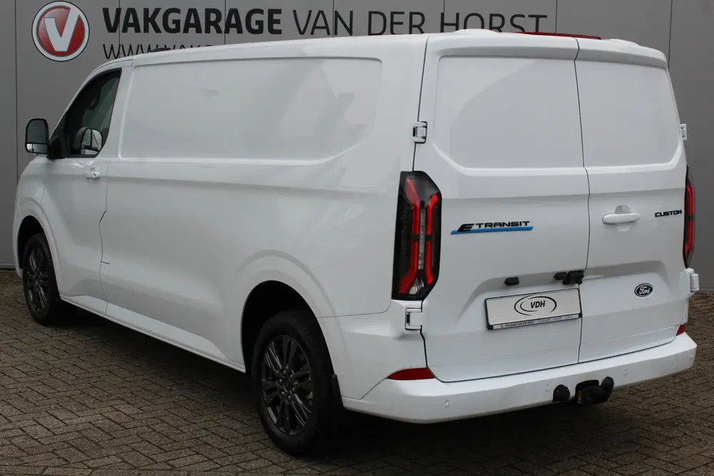 Ford Transit Custom 320 L2H1 Limited 65 kWh 218 uit 2026, foto 6