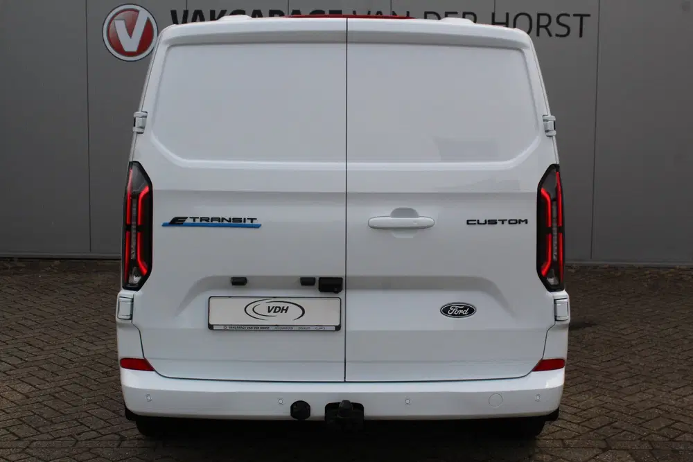 Ford Transit Custom 320 L2H1 Limited 65 kWh 218 uit 2026, foto 7