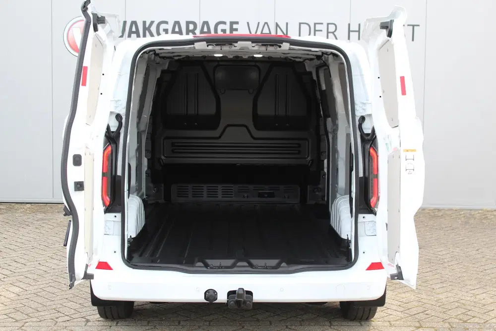 Ford Transit Custom 320 L2H1 Limited 65 kWh 218 uit 2026, foto 9