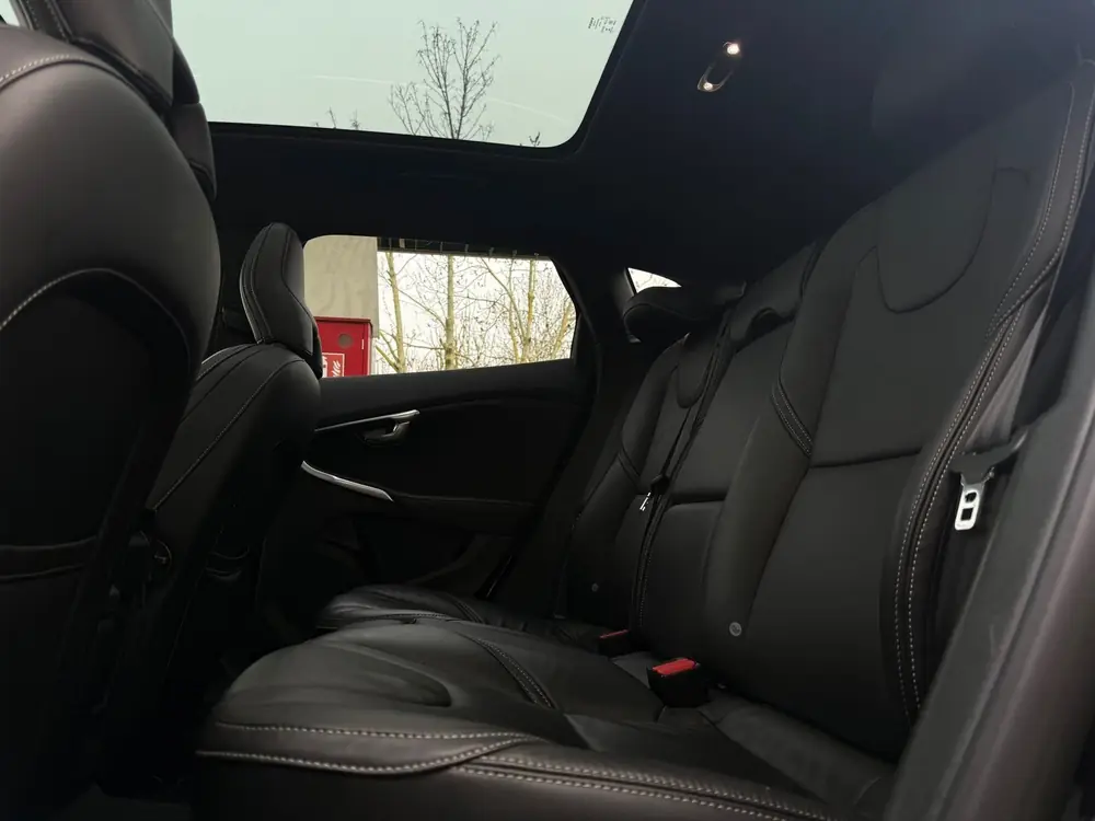 Volvo V40 1.5 T3 Polar+ Sport - AUTOMAAT - PANODAK - ZWART L uit 2019, foto 16