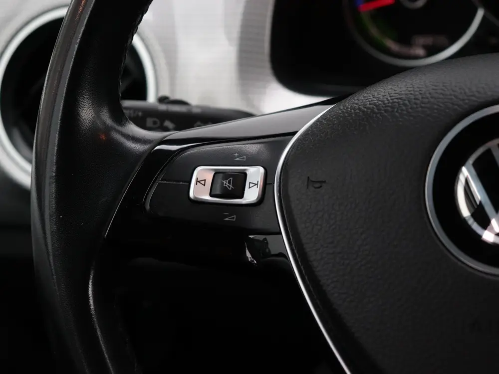 Volkswagen E-Up! | Cruisecontrol | Camera | Sfeerverlichting uit 2021, foto 19