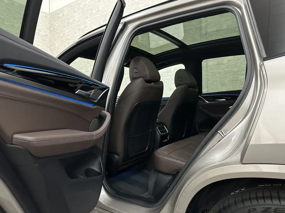 BMW iX3 M-Sport 80 kWh uit 2023, foto 7