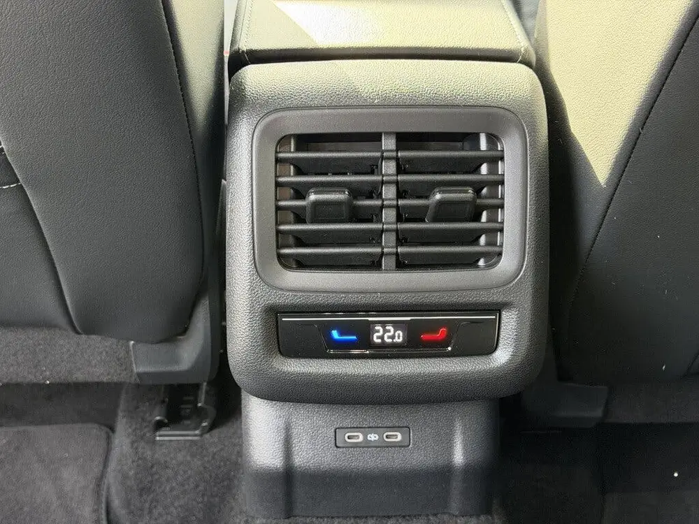 Volkswagen T-Roc 1.5 eTsi R-Line First Edition | HUD | 360° uit 2026, foto 15
