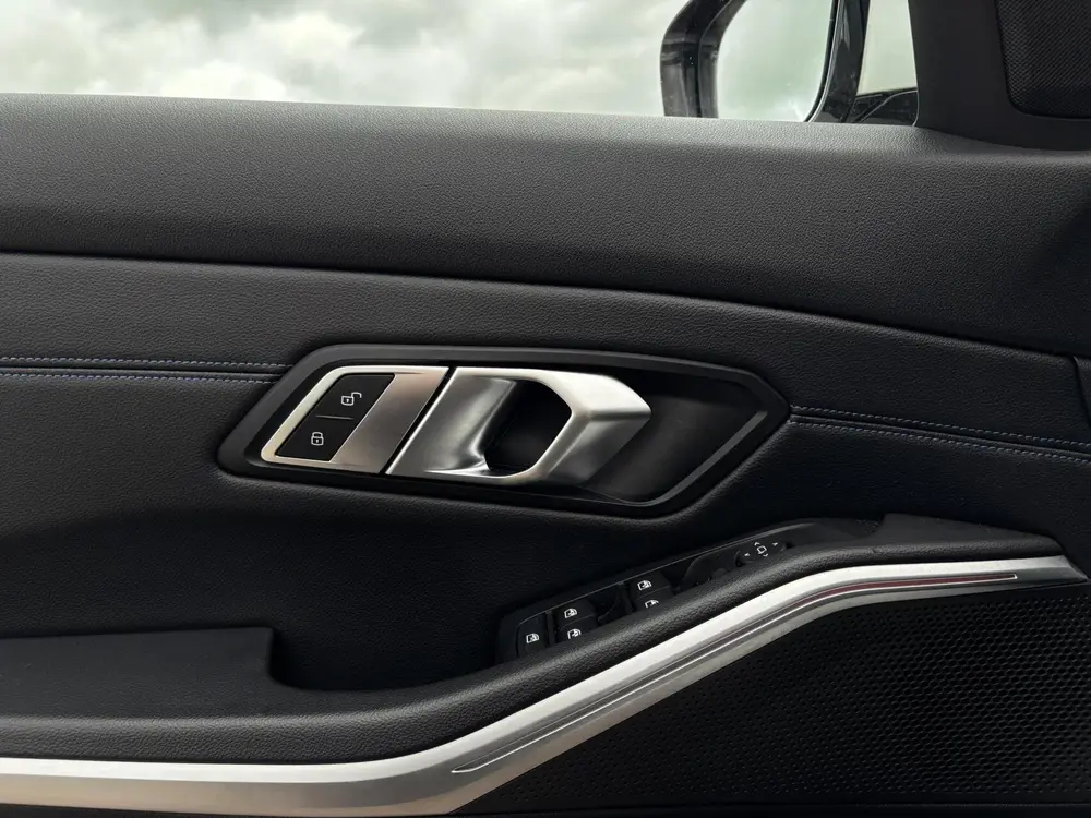 BMW 3-serie 330i Introduction Executive Edition pare uit 2019, foto 11