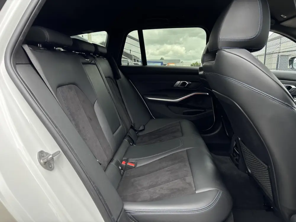 BMW 3-serie 330i Introduction Executive Edition pare uit 2019, foto 12