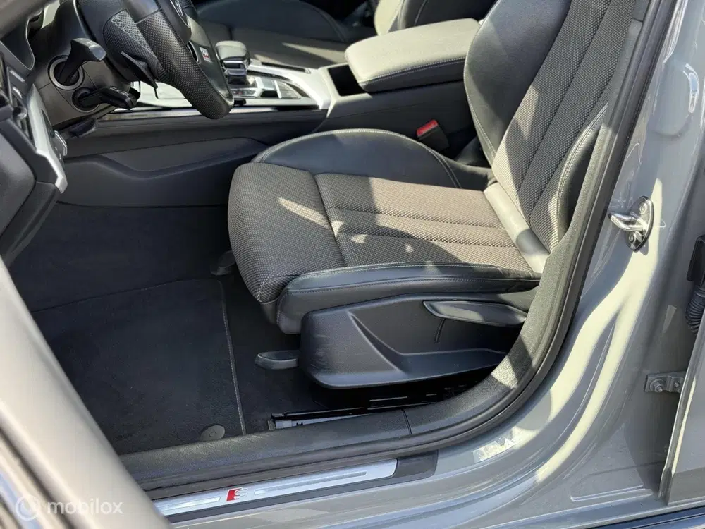 Audi A4 40 TFSI quattro S edition DAK uit 2022, foto 14