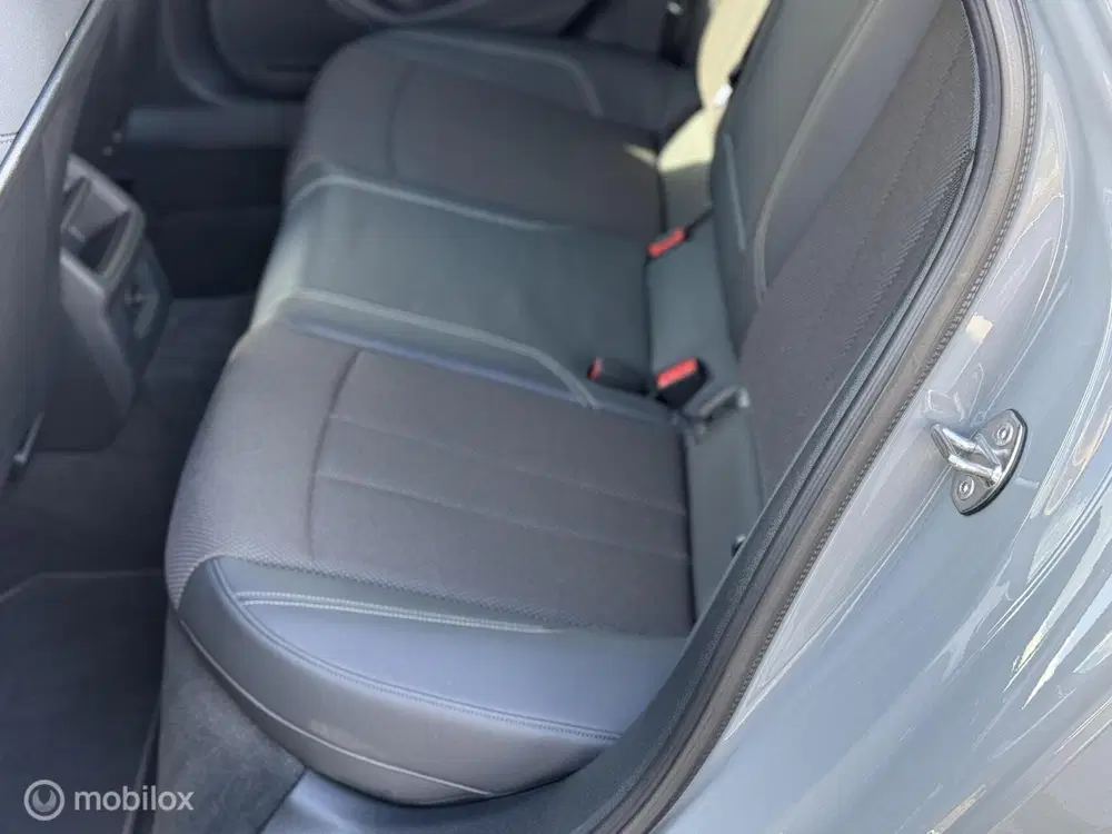 Audi A4 40 TFSI quattro S edition DAK uit 2022, foto 18
