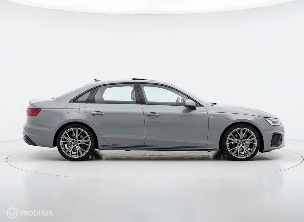 Audi A4 40 TFSI quattro S edition DAK uit 2022, foto 4