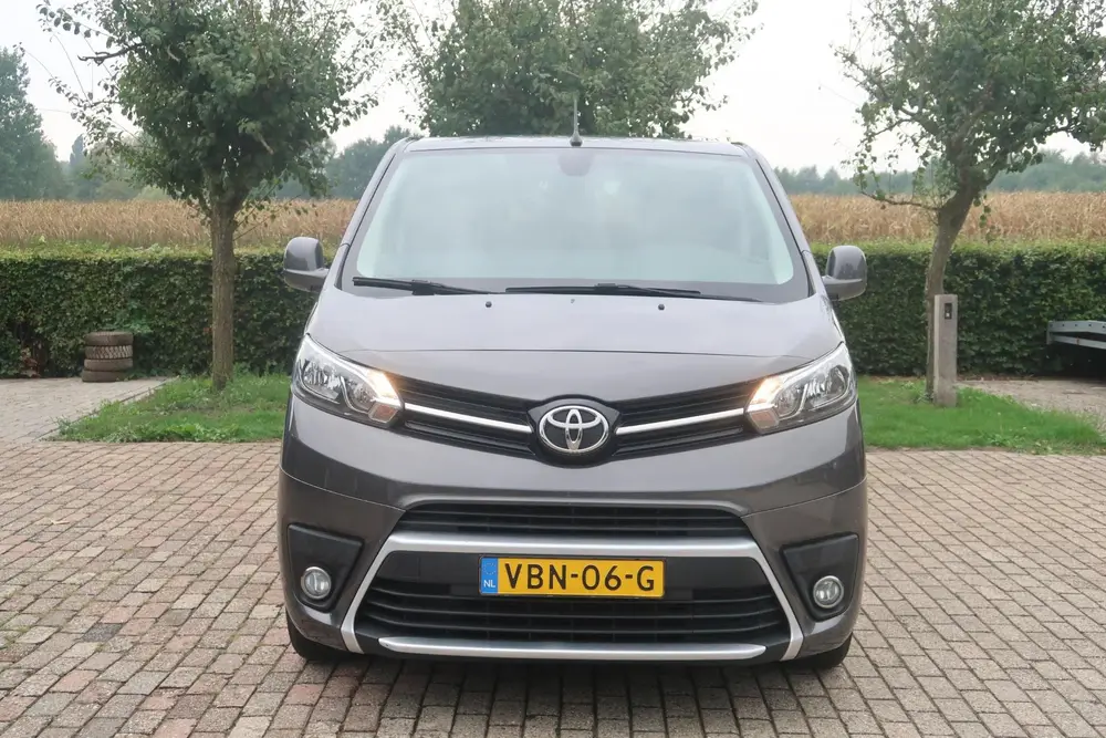 Toyota Proace 2.0 D-4D Creator Long DC uit 2019, foto 2