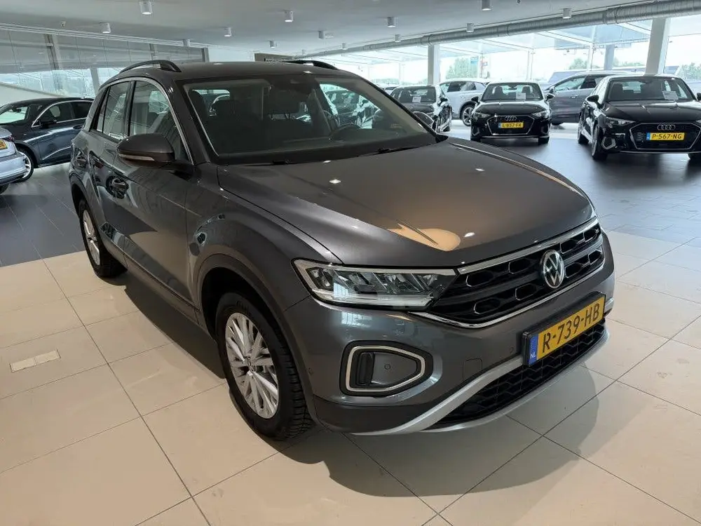 Volkswagen T-Roc 1.5 TSI Life Business (bj 2022, automaat) uit 2022, foto 2