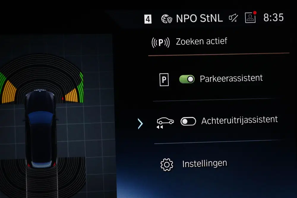BMW 3-serie 330e M-Sport uit 2023, foto 10