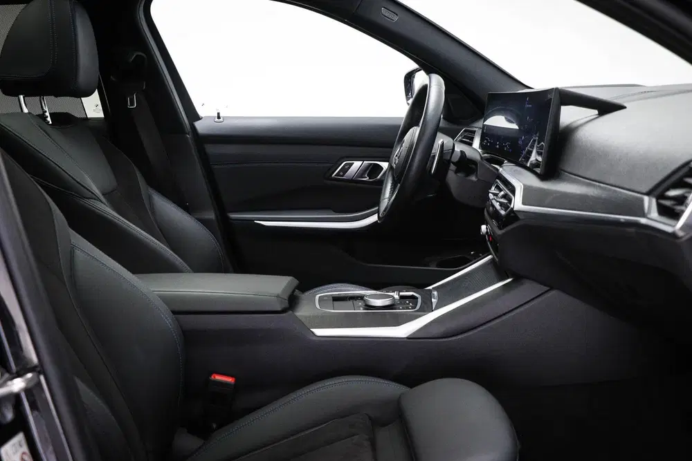 BMW 3-serie 330e M-Sport uit 2023, foto 12
