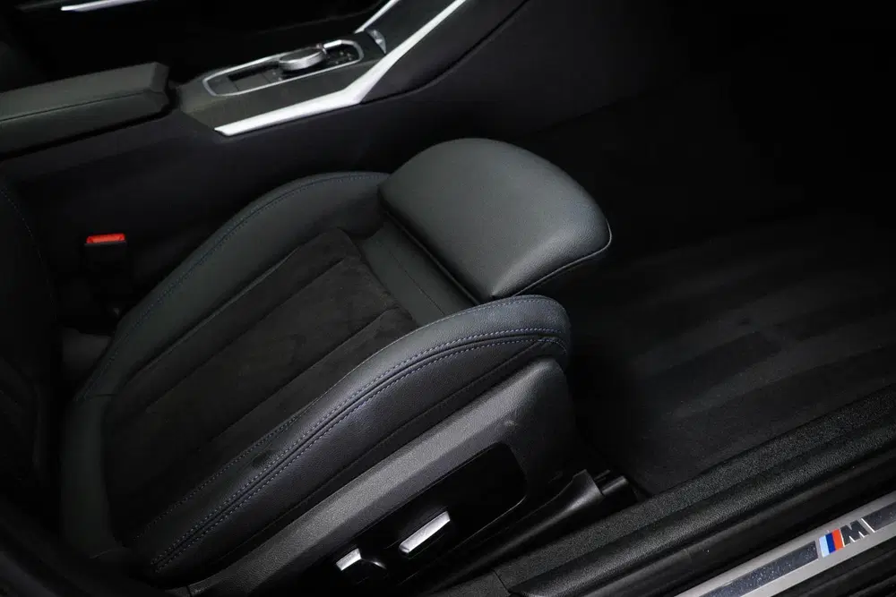 BMW 3-serie 330e M-Sport uit 2023, foto 15