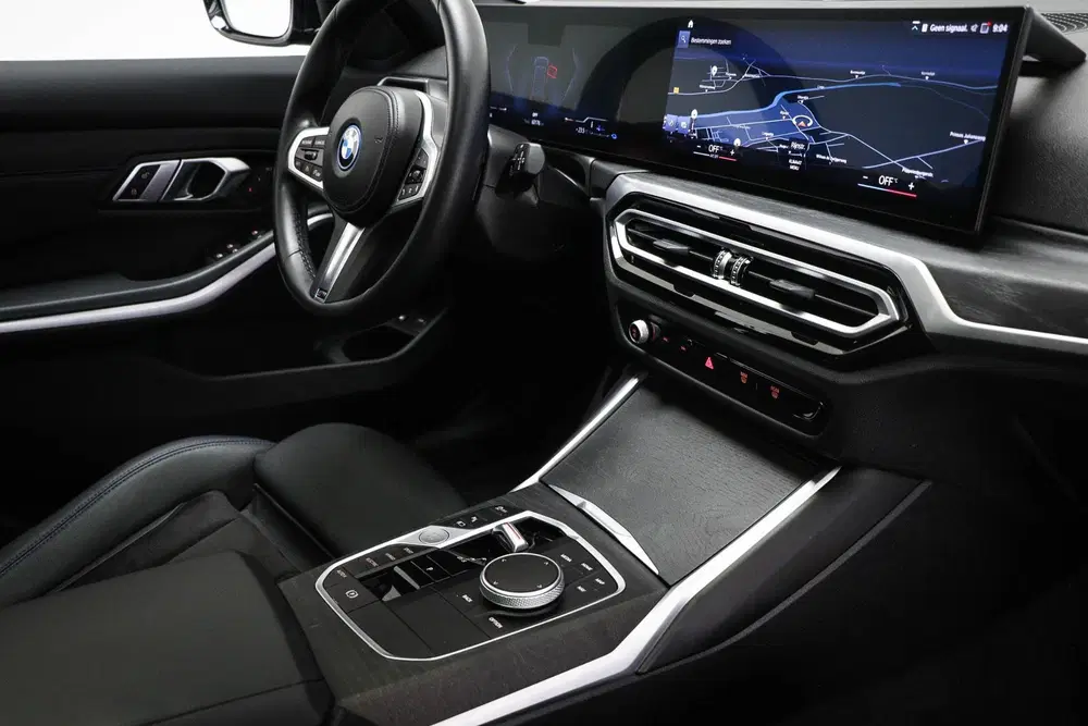 BMW 3-serie 330e M-Sport uit 2023, foto 3
