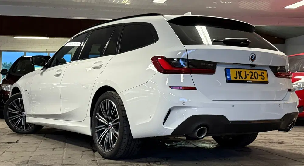 BMW 3-serie 330e Business Edition Plus uit 2022, foto 10