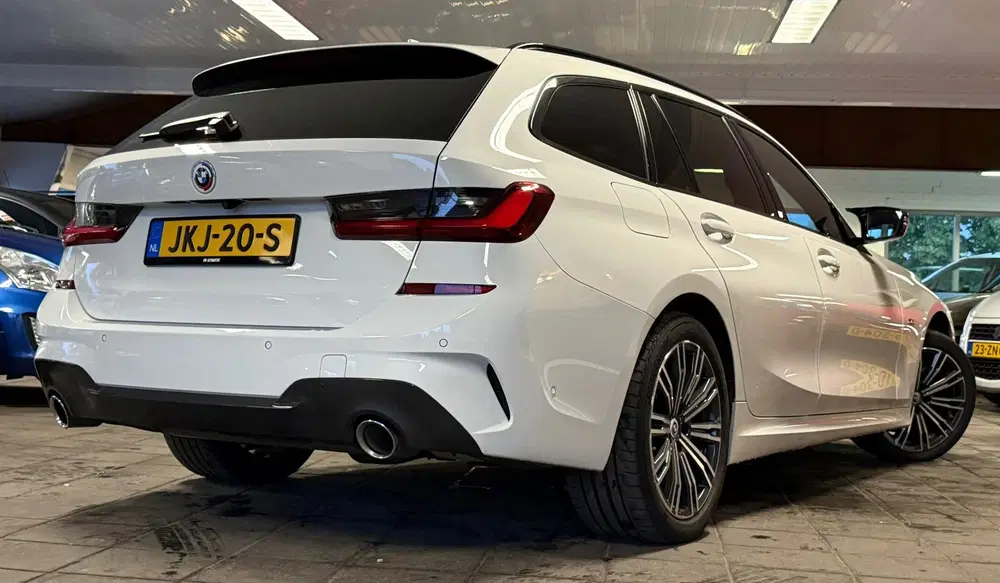BMW 3-serie 330e Business Edition Plus uit 2022, foto 17