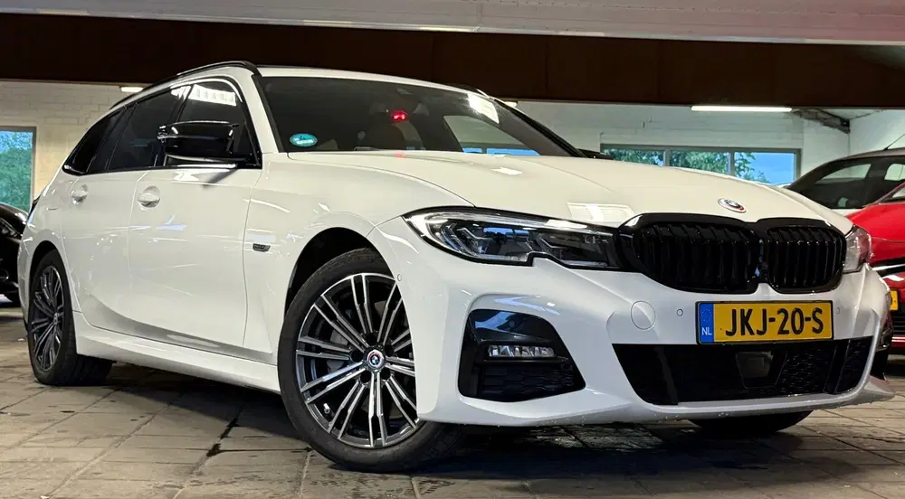 BMW 3-serie 330e Business Edition Plus uit 2022, foto 6