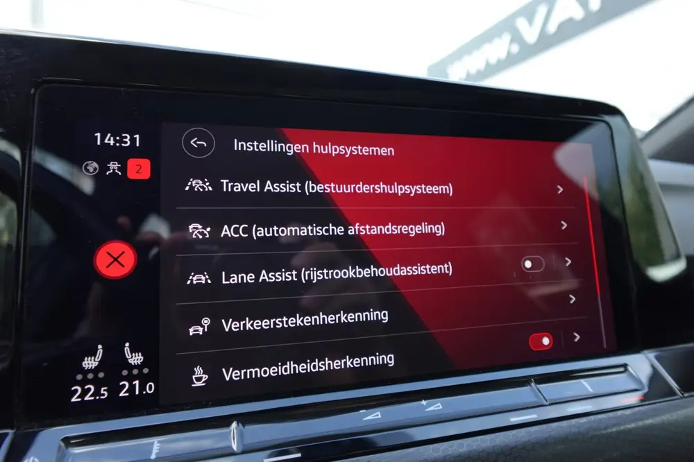 Volkswagen Golf 2.0 TSI GTI CLUBSPORT PANO CAM uit 2022, foto 11