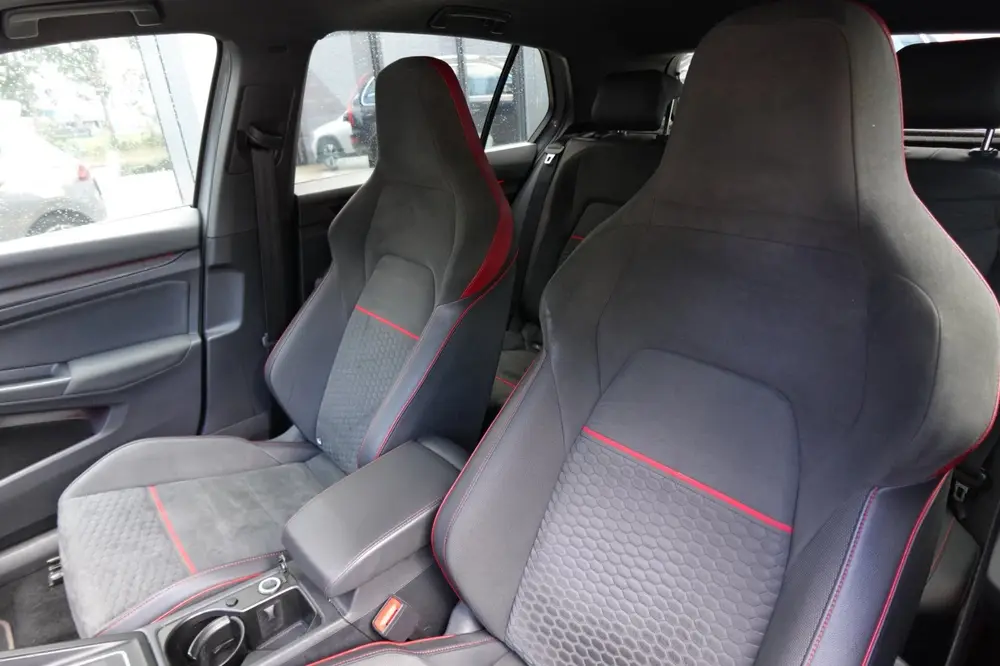 Volkswagen Golf 2.0 TSI GTI CLUBSPORT PANO CAM uit 2022, foto 4