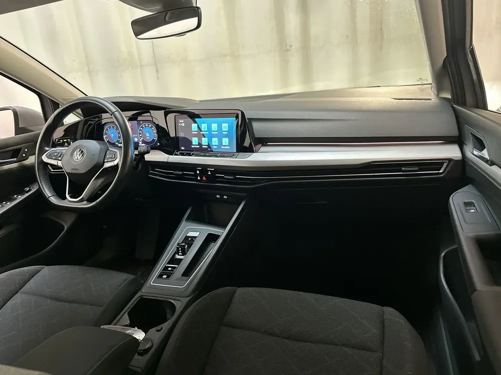 Volkswagen Golf Variant 1.0 eTSI DSG Life Sfeerverlichting N uit 2022, foto 2