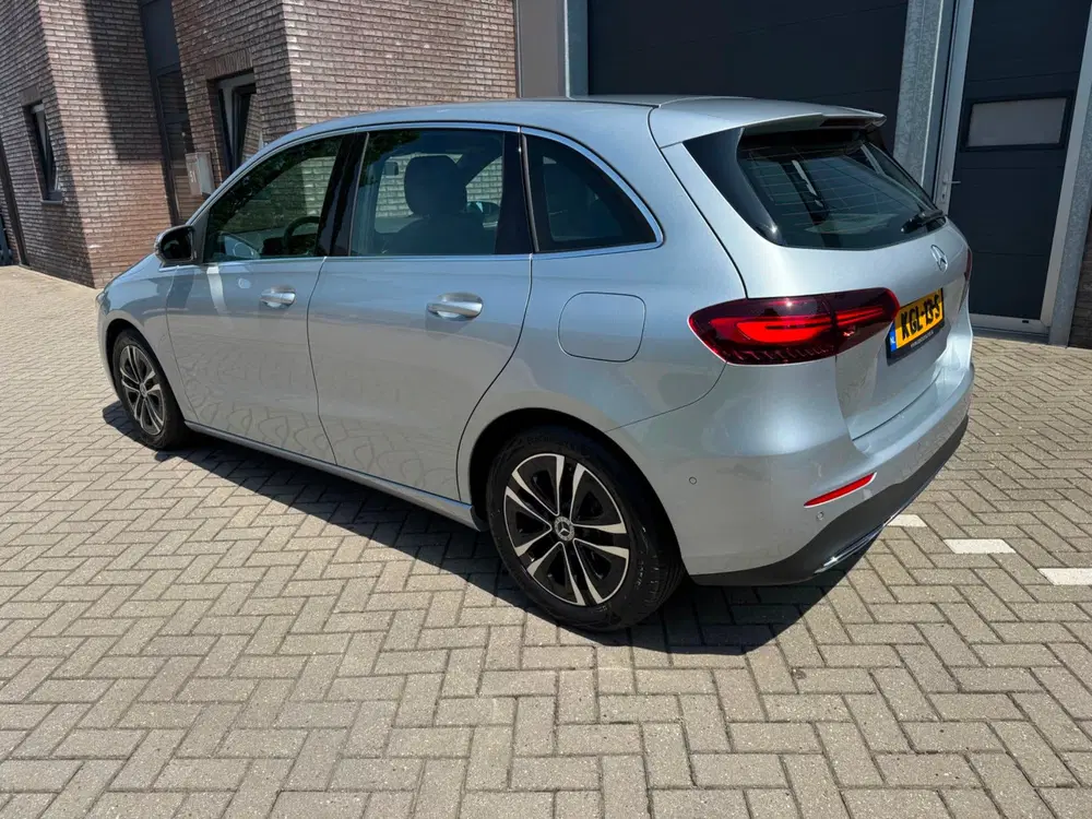 Mercedes-Benz B-Klasse 200 Luxury Line uit 2025, foto 2
