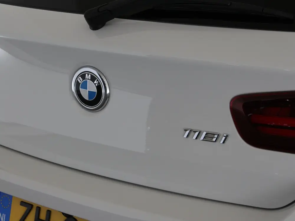 BMW 1-serie 118i Edition M Sport Shadow High Executive uit 2019, foto 18