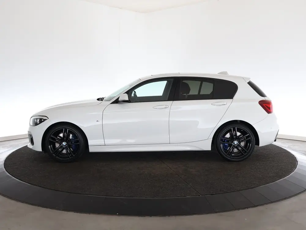 BMW 1-serie 118i Edition M Sport Shadow High Executive uit 2019, foto 2