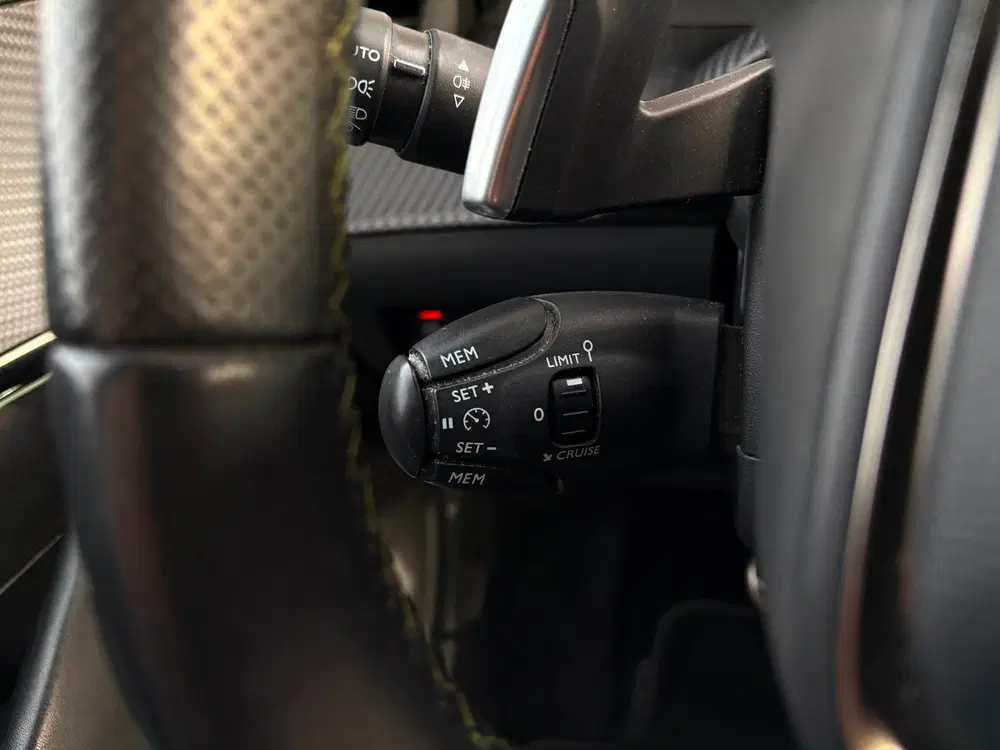 Peugeot 208 1.2 PureTech GT-Line uit 2020, foto 12
