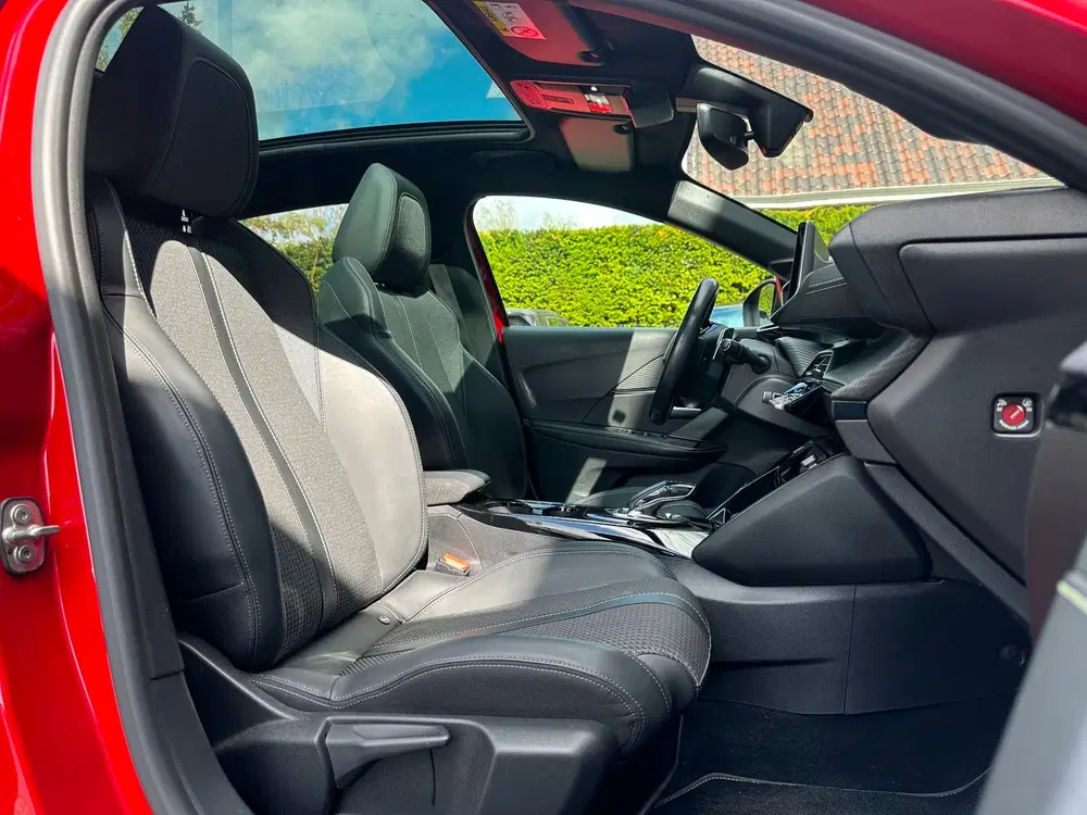Peugeot 208 1.2 PureTech GT-Line uit 2020, foto 18