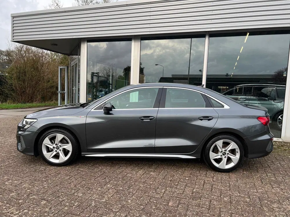 Audi A3 30 TFSI S Line Automaat uit 2022, foto 2