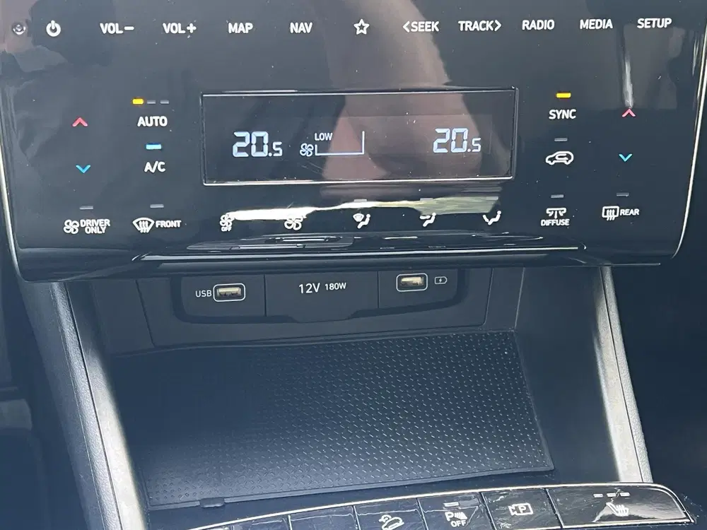 Hyundai TUCSON 1.6 T-GDI PHEV Comfort 4WD uit 2022, foto 13