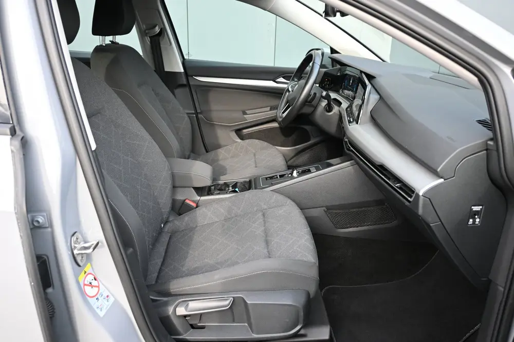 Volkswagen Golf Variant 1.0 eTSI Life camera climate uit 2022, foto 11