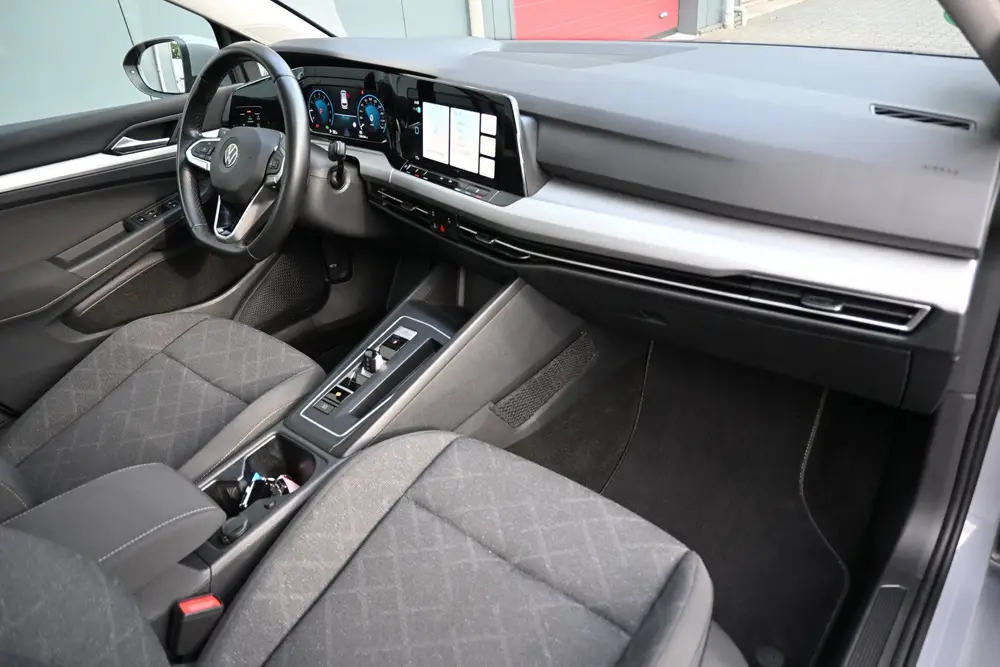 Volkswagen Golf Variant 1.0 eTSI Life camera climate uit 2022, foto 12