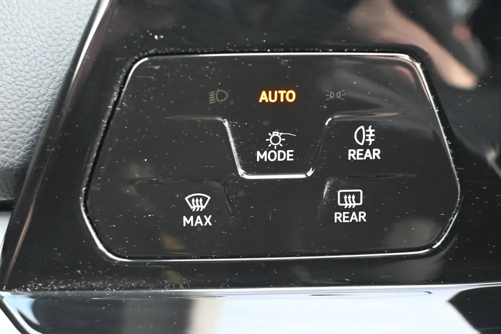 Volkswagen Golf Variant 1.0 eTSI Life camera climate uit 2022, foto 20
