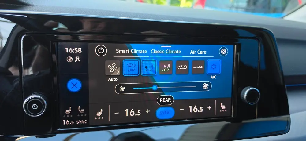 Volkswagen Golf 1.0 eTSI ACC Carplay Sfeer Clima Trekhaak uit 2020, foto 13