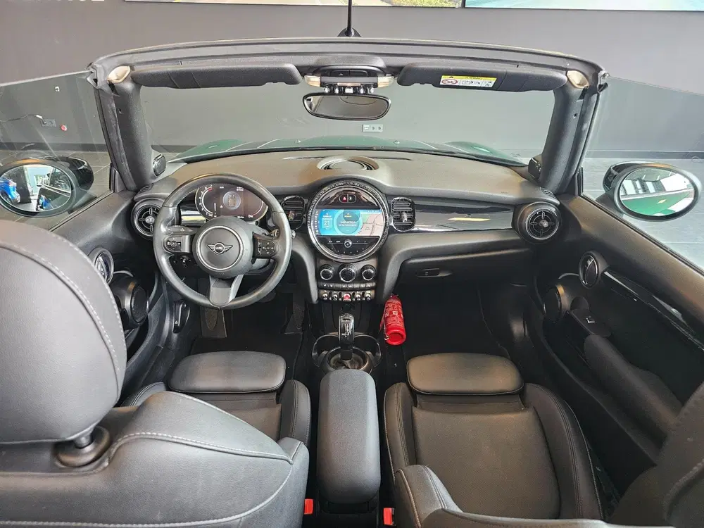 Mini Cabrio 1.5 Cooper Rockingham GT Edition uit 2023, foto 18