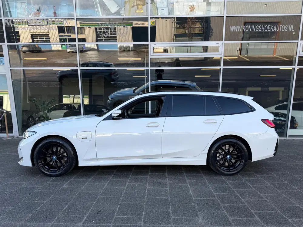 BMW 3-serie 330e M Sport High Executive uit 2022, foto 13