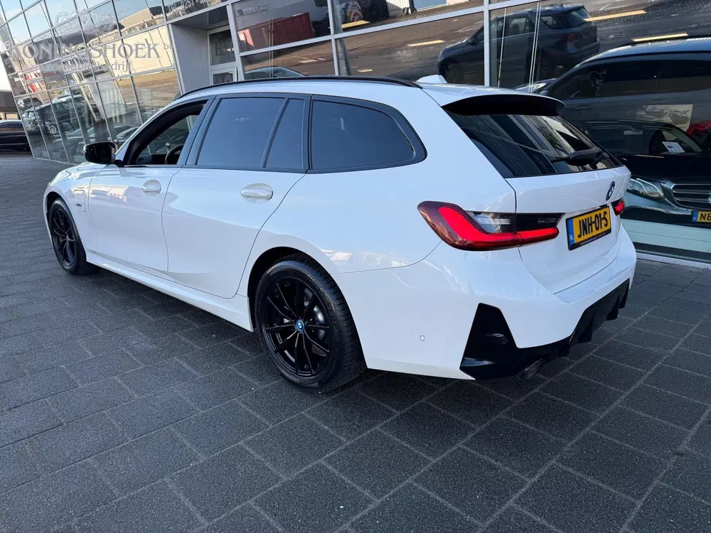 BMW 3-serie 330e M Sport High Executive uit 2022, foto 8