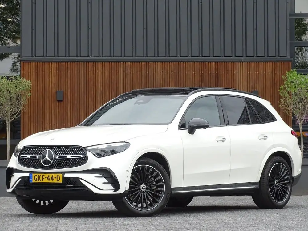 Mercedes-Benz GLC 300 4MATIC AMG 258PK / Designo / Burmester uit 2023