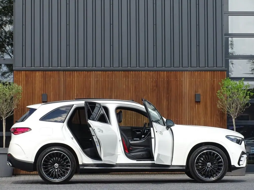 Mercedes-Benz GLC 300 4MATIC AMG 258PK / Designo / Burmester uit 2023, foto 3
