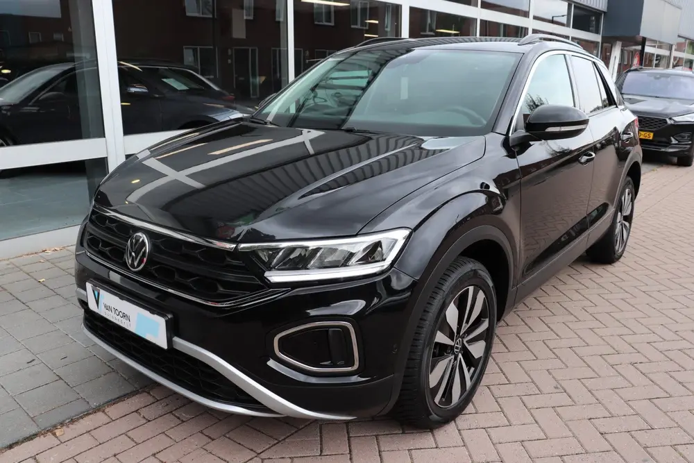 Volkswagen T-Roc 1.5 TSI Move Automaat. All-season banden, F uit 2023, foto 3